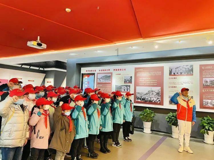 港股连涨3日后回调,南向资金青睐“中字头”